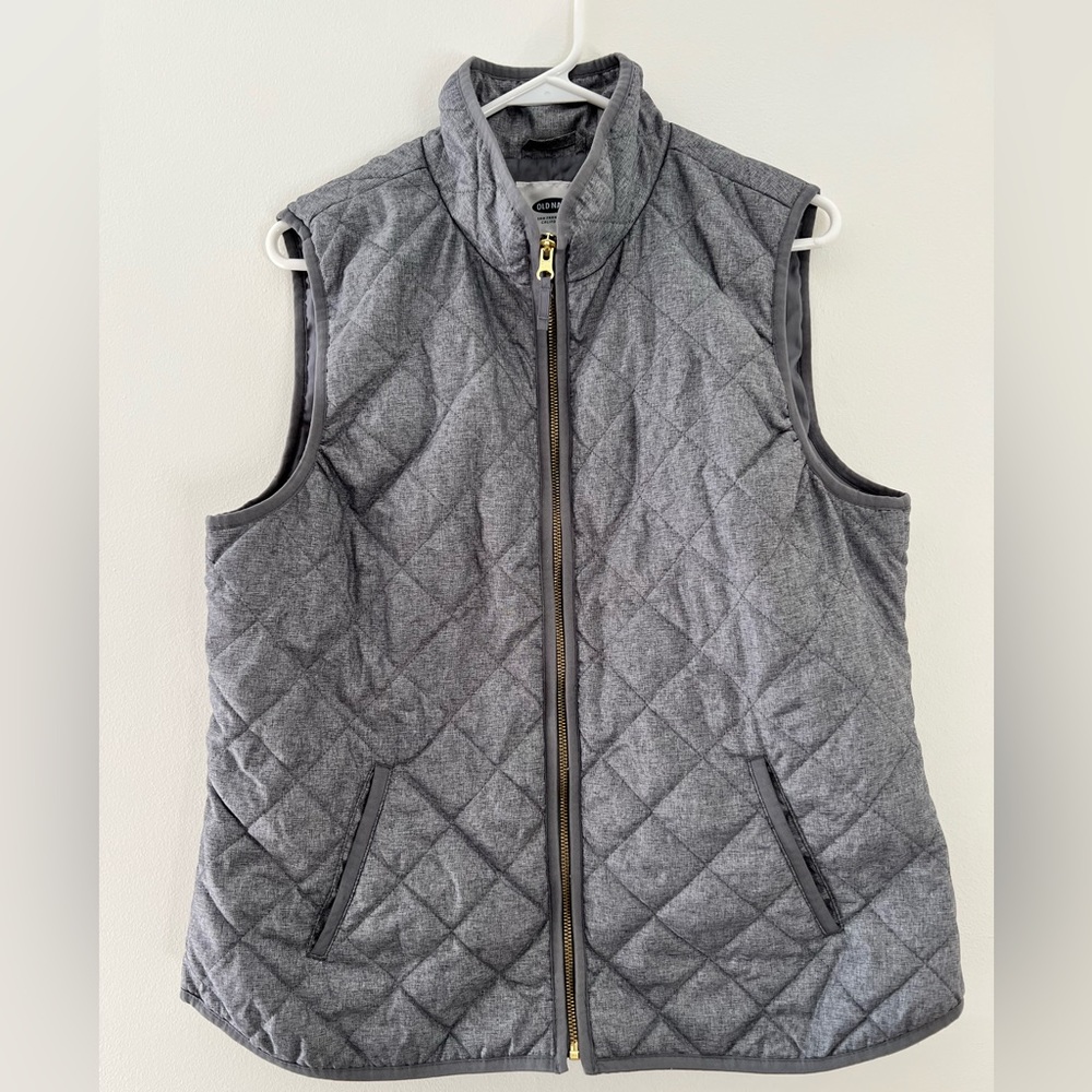 Gray Old Navy quilted vest